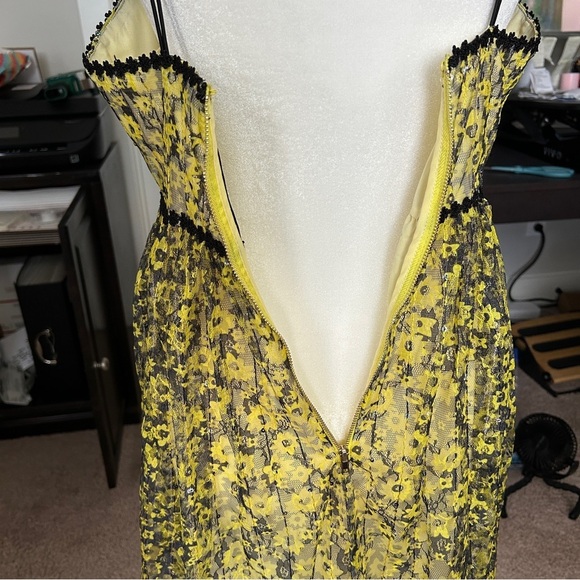Romeo & Juliet Couture Yellow Floral Lace Overlay Fit & Flare Mini Dress NWT M - Picture 7 of 9